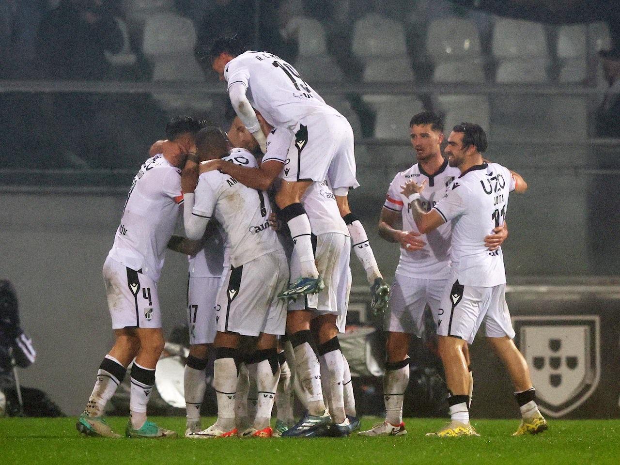 SC Farense vs Vitoria Guimaraes – Soi kèo nhà cái bóng đá 22h30 ngày 29/12/2024 – VĐQG Bồ Đào Nha