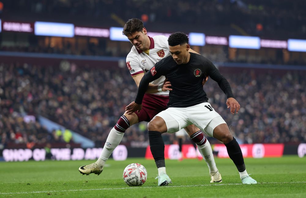 Aston Villa vs West Ham Utd – Soi kèo nhà cái bóng đá 23h30 ngày 26/01/2025 – Ngoại Hạng Anh